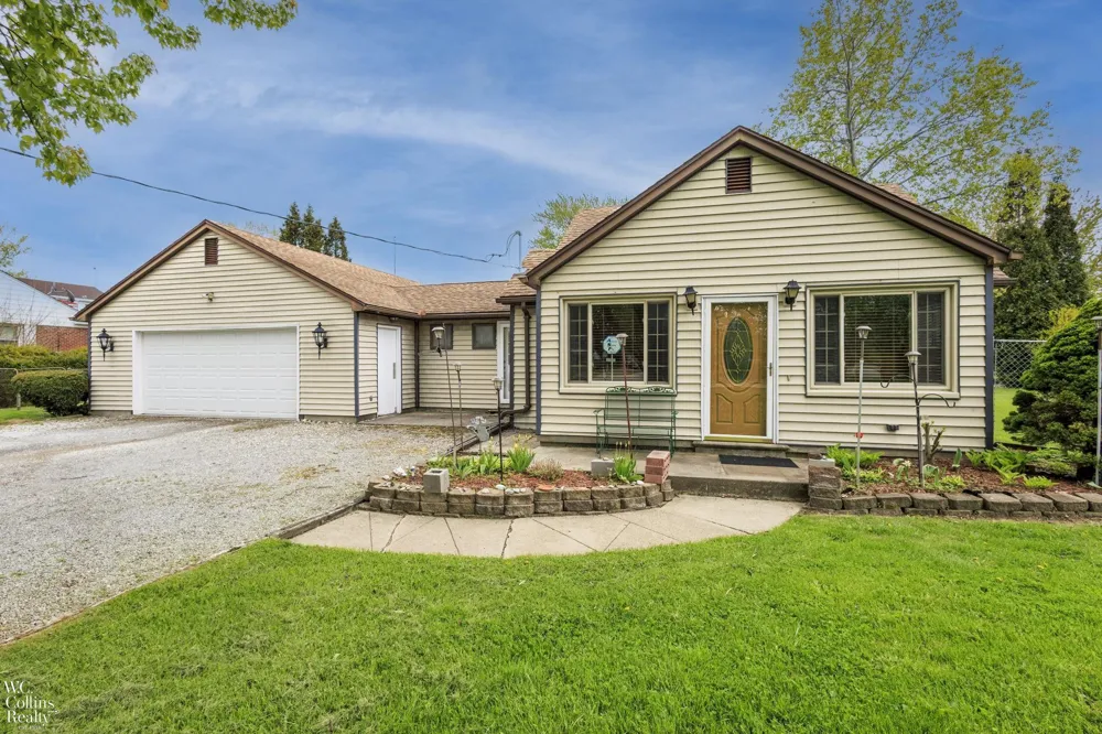 17346 Common Road Roseville City, MI 48066