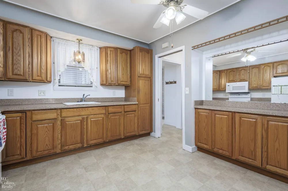 17346 Common Road Roseville City, MI 48066