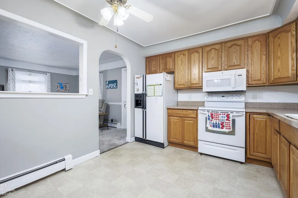 17346 Common Road Roseville City, MI 48066