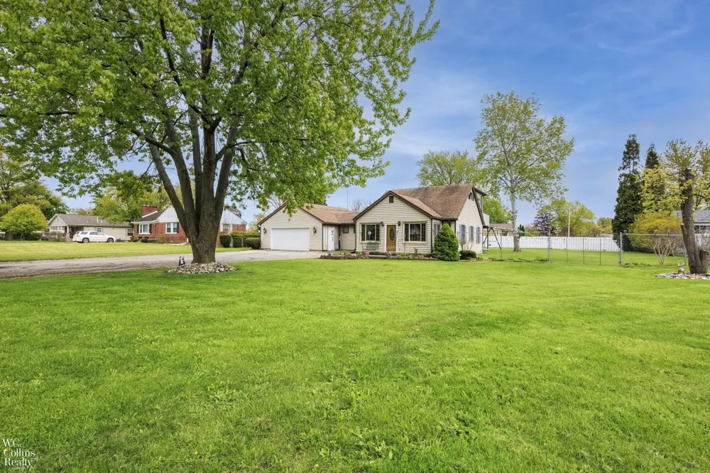 17346 Common Road Roseville City, MI 48066