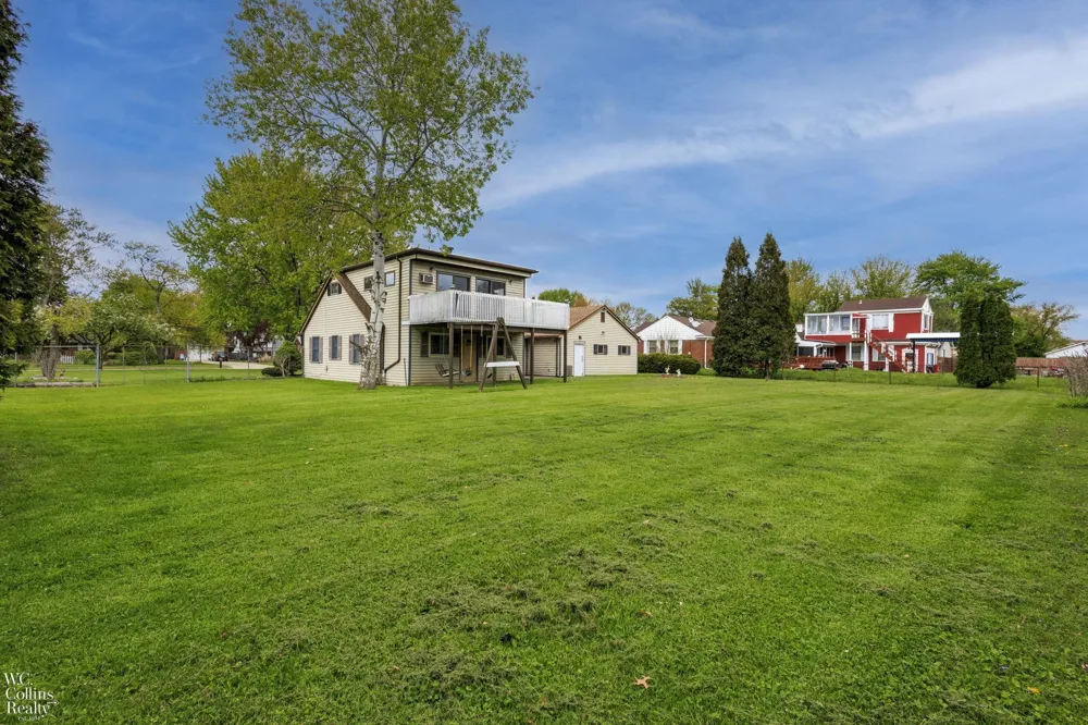 17346 Common Road Roseville City, MI 48066