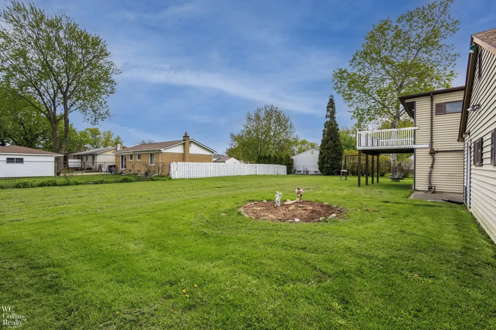 17346 Common Road Roseville City, MI 48066