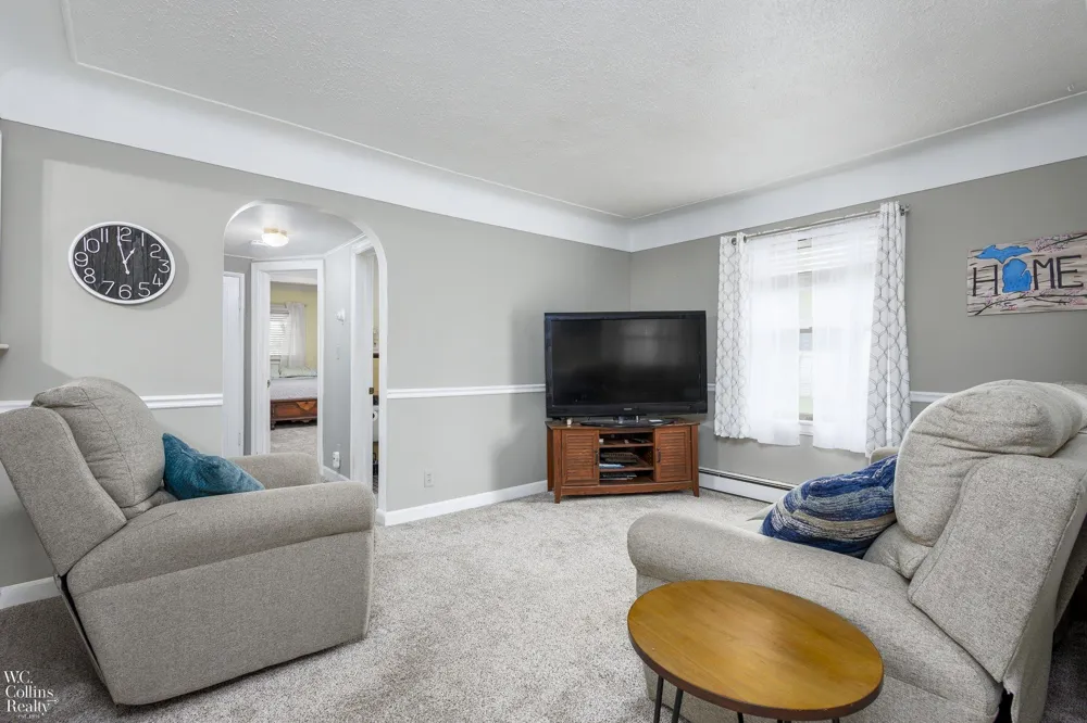 17346 Common Road Roseville City, MI 48066