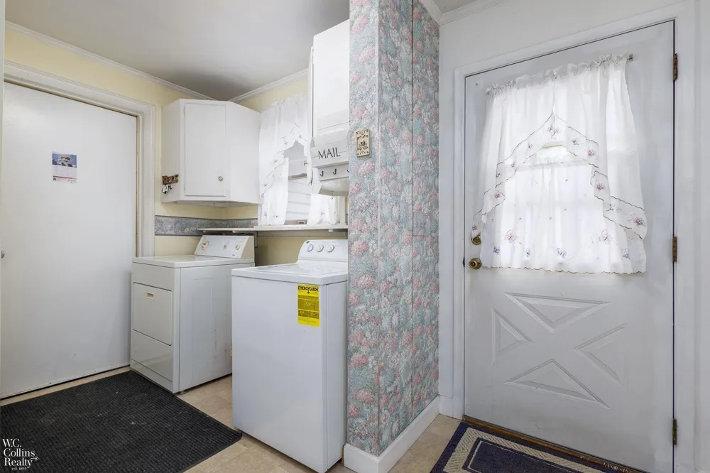 17346 Common Road Roseville City, MI 48066
