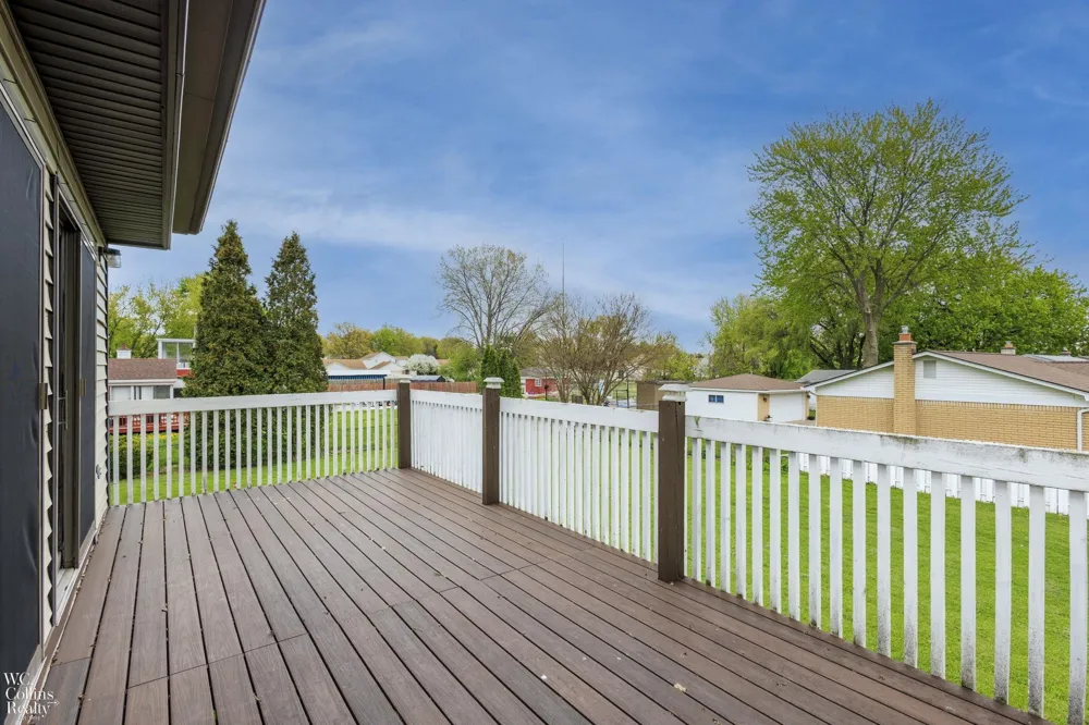 17346 Common Road Roseville City, MI 48066