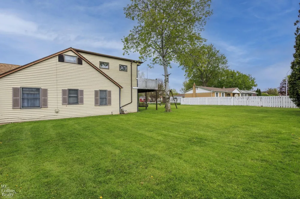17346 Common Road Roseville City, MI 48066