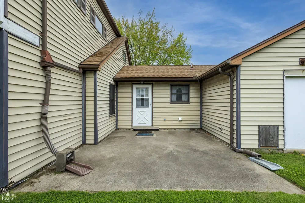17346 Common Road Roseville City, MI 48066