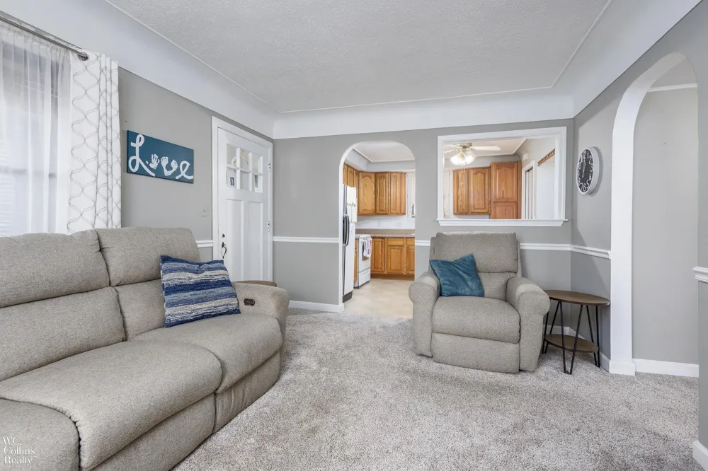 17346 Common Road Roseville City, MI 48066