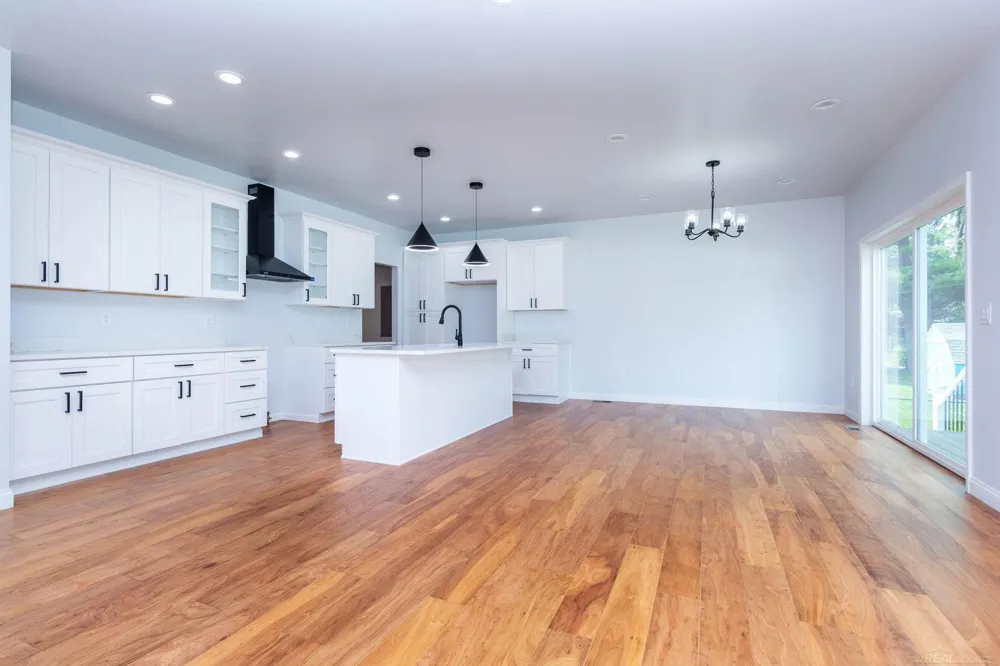 37235 Jefferson Avenue Harrison Charter Township, MI 48045