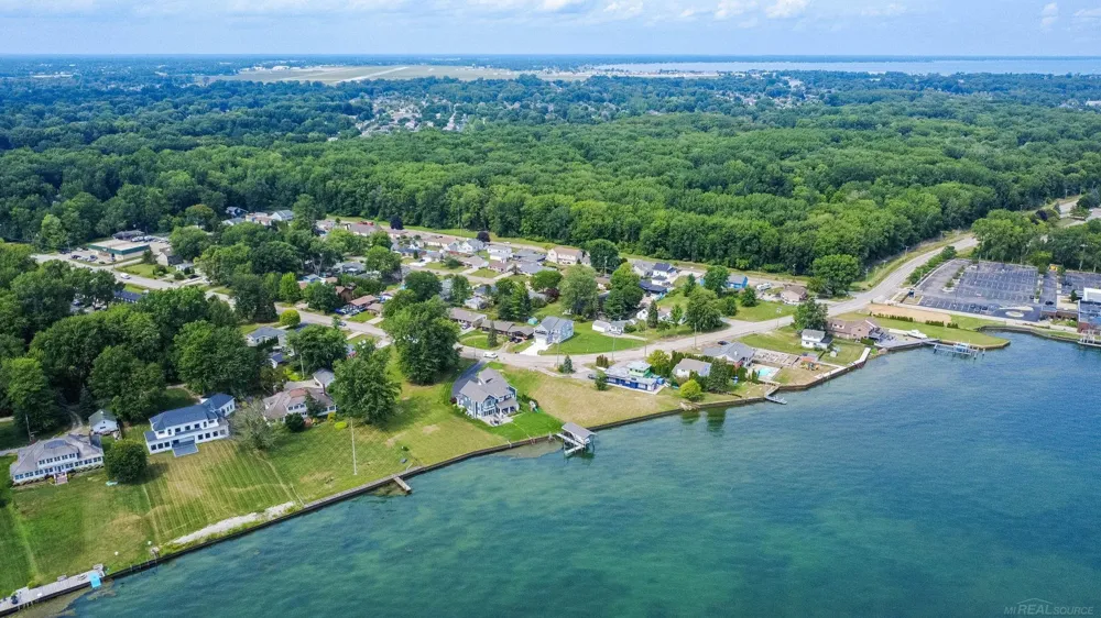 37235 Jefferson Avenue Harrison Charter Township, MI 48045