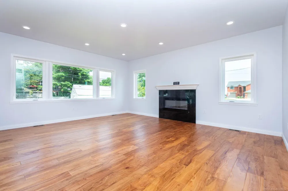 37235 Jefferson Avenue Harrison Charter Township, MI 48045
