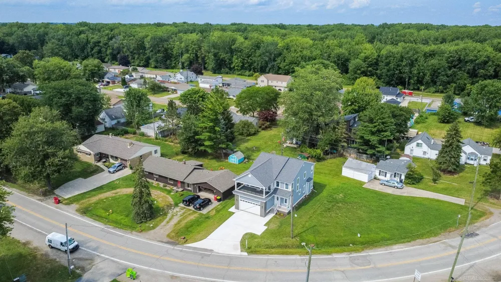 37235 Jefferson Avenue Harrison Charter Township, MI 48045