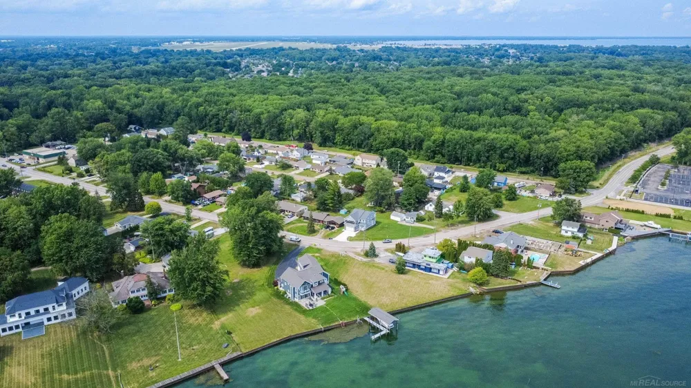 37235 Jefferson Avenue Harrison Charter Township, MI 48045