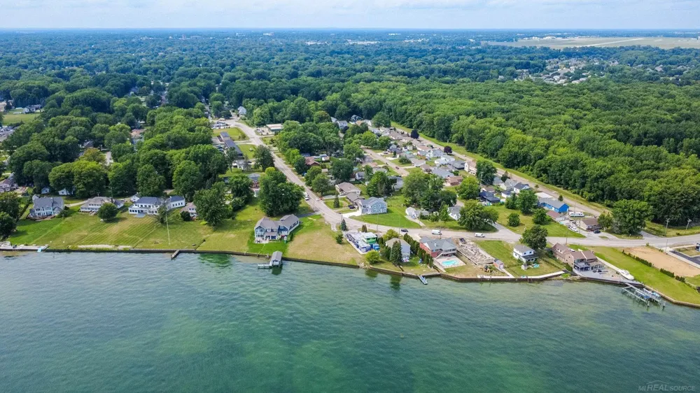 37235 Jefferson Avenue Harrison Charter Township, MI 48045