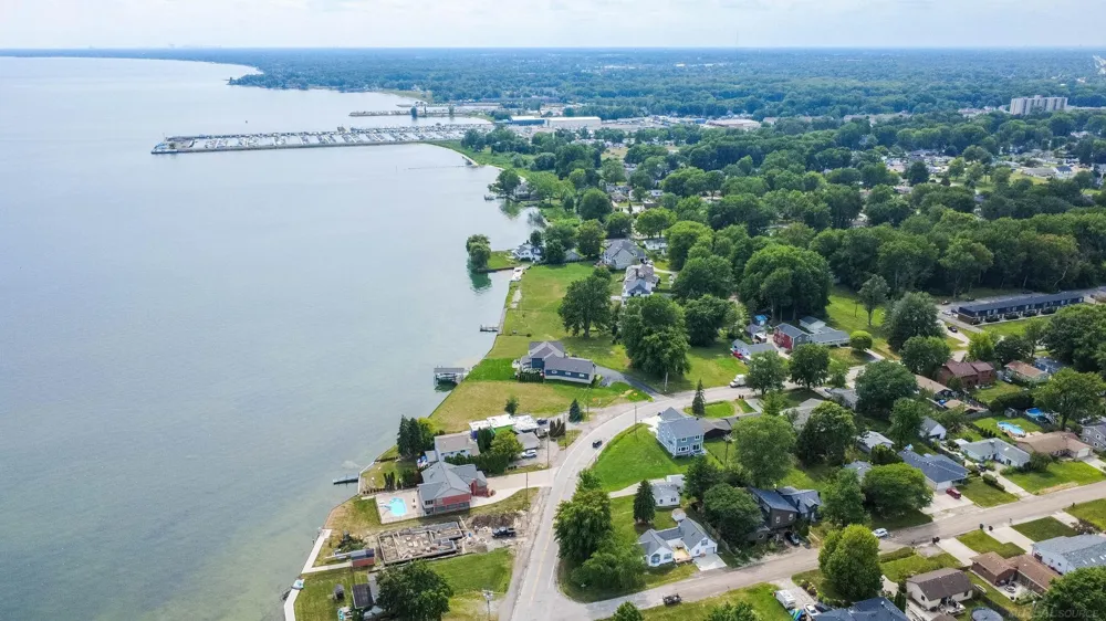 37235 Jefferson Avenue Harrison Charter Township, MI 48045