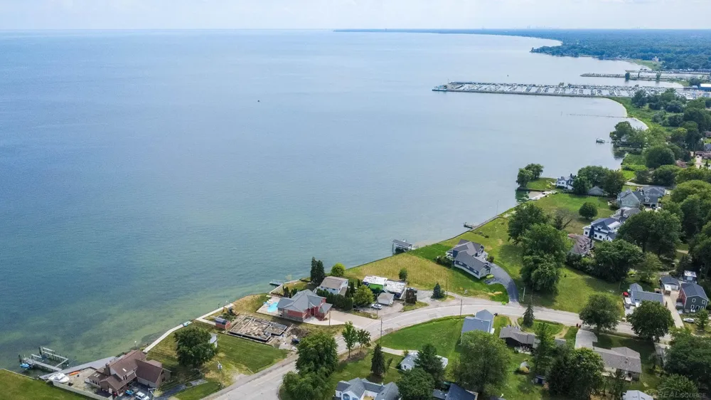 37235 Jefferson Avenue Harrison Charter Township, MI 48045