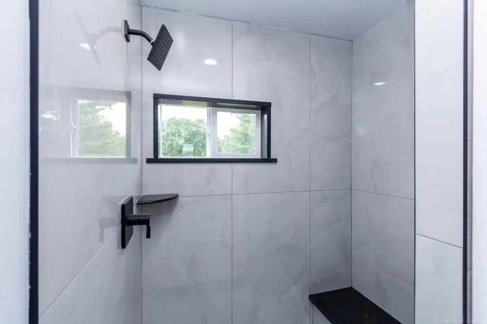 37235 Jefferson Avenue Harrison Charter Township, MI 48045