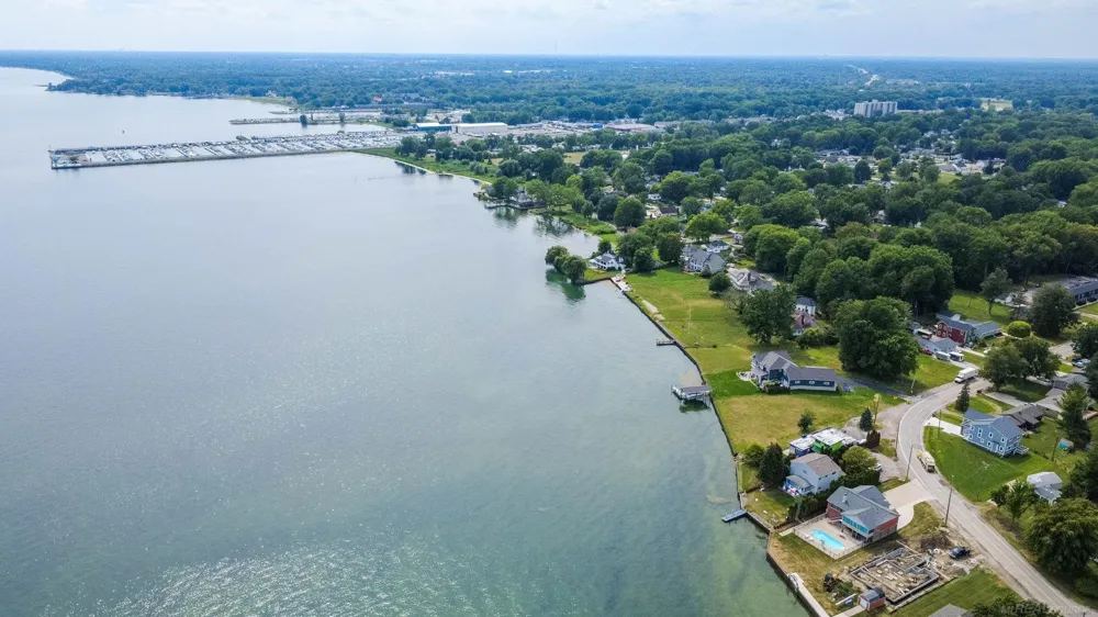 37235 Jefferson Avenue Harrison Charter Township, MI 48045