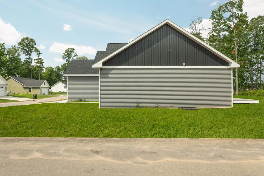 2207 Cottonwood Avenue Blair Township, MI 49637