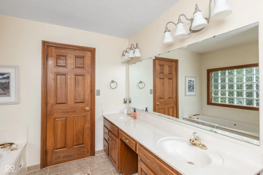 5325 Red Stone Lane Greenwood, IN 46142
