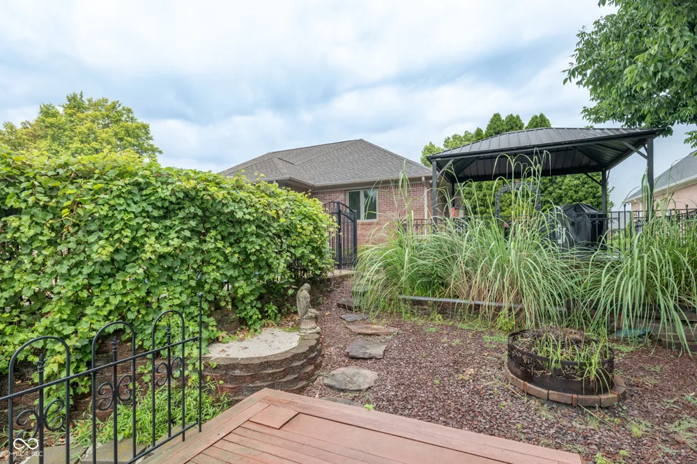 5325 Red Stone Lane Greenwood, IN 46142