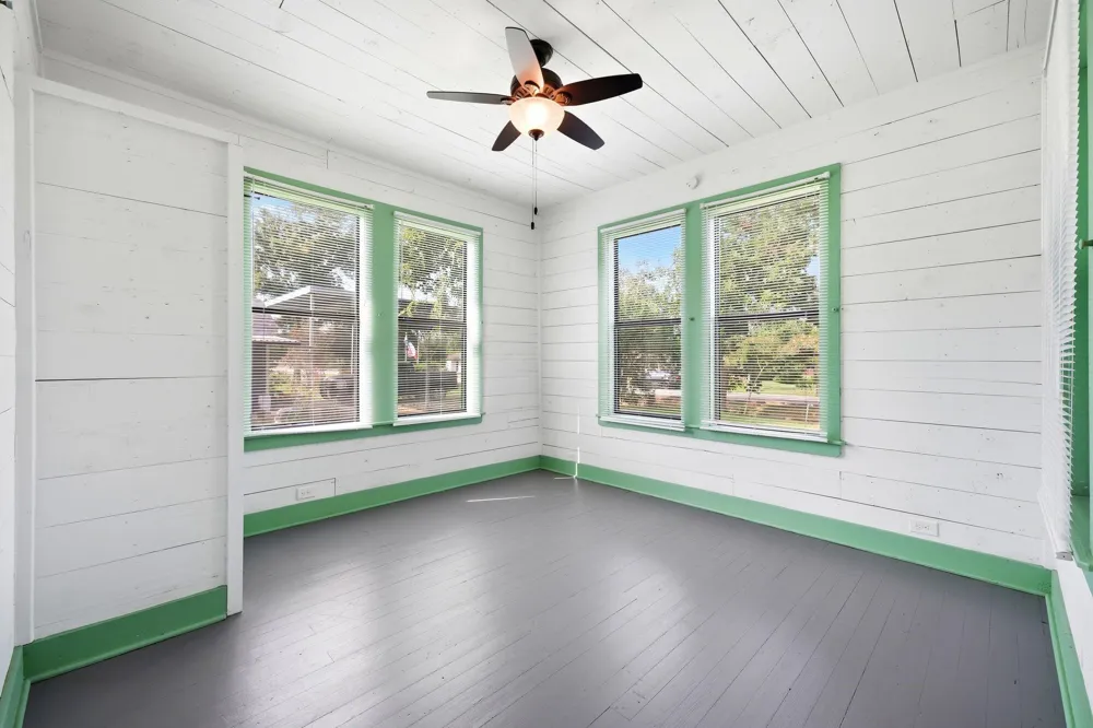 313 S Blackwell Street La Porte, TX 77571