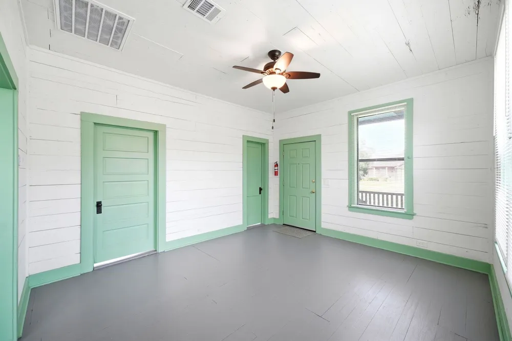 313 S Blackwell Street La Porte, TX 77571