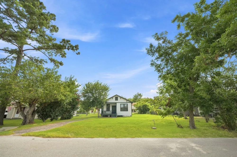 313 S Blackwell Street La Porte, TX 77571