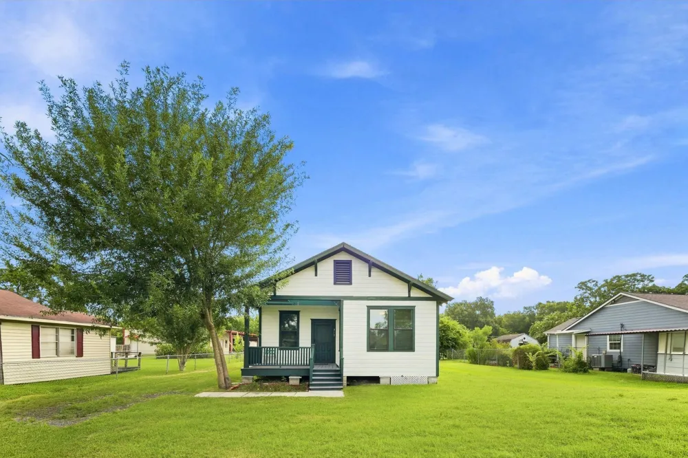 313 S Blackwell Street La Porte, TX 77571