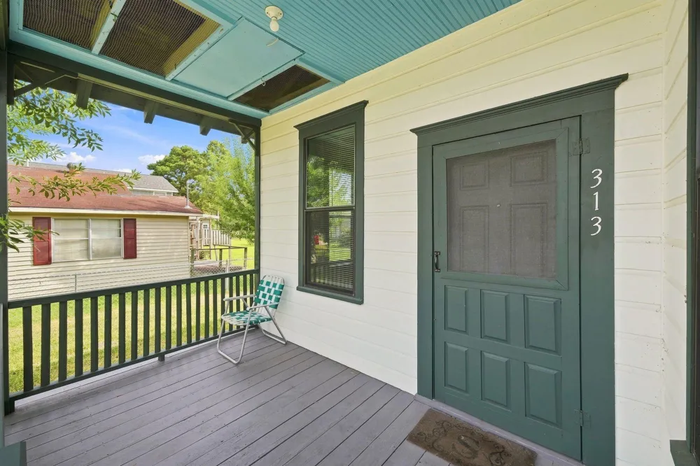 313 S Blackwell Street La Porte, TX 77571