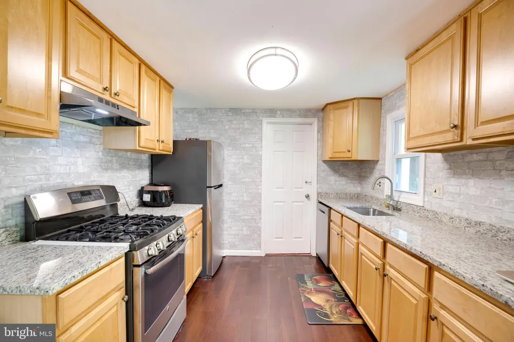 8407 SPRUCE STREET Manassas, VA 20111