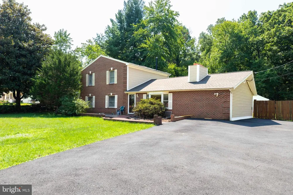 8407 SPRUCE STREET Manassas, VA 20111
