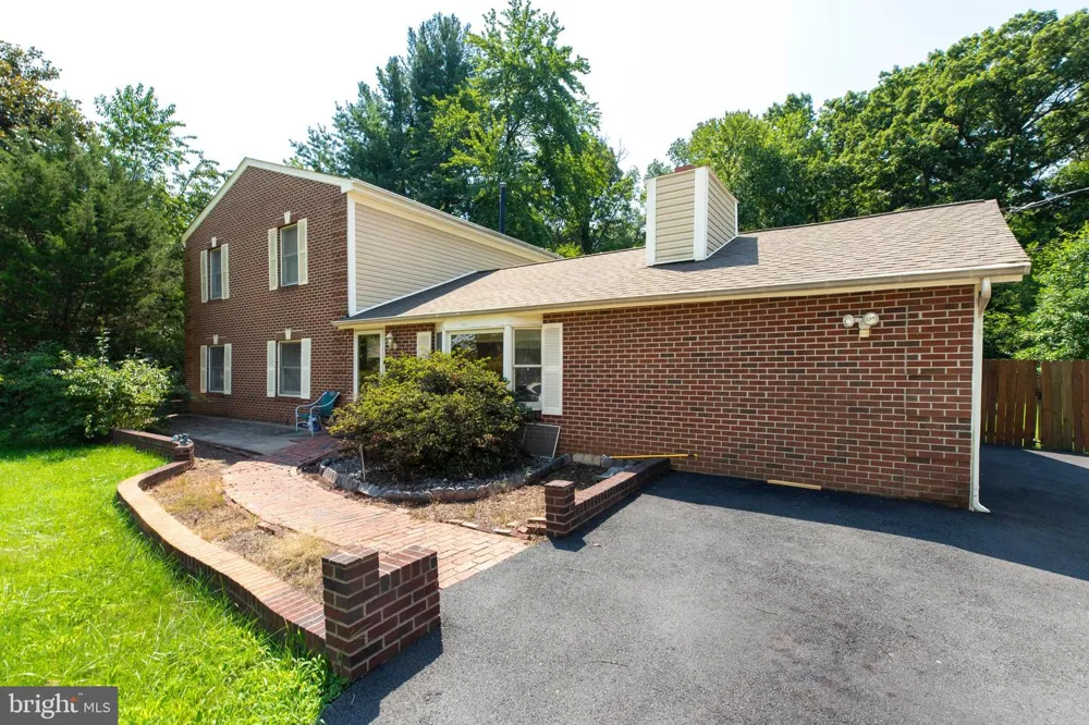 8407 SPRUCE STREET Manassas, VA 20111