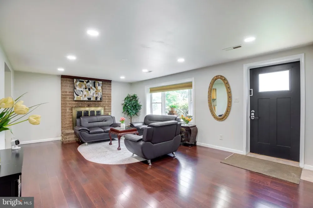 8407 SPRUCE STREET Manassas, VA 20111