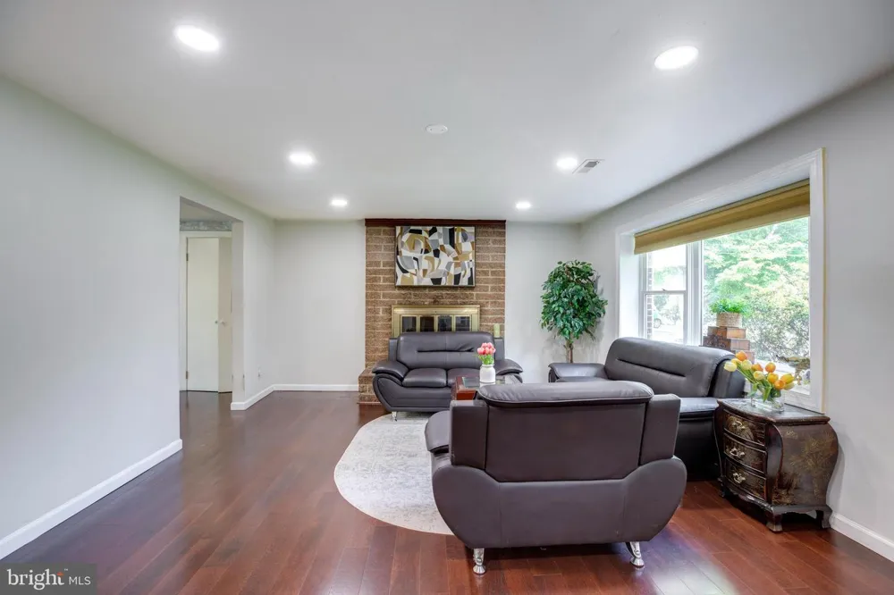8407 SPRUCE STREET Manassas, VA 20111
