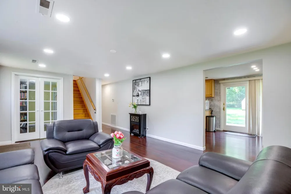 8407 SPRUCE STREET Manassas, VA 20111