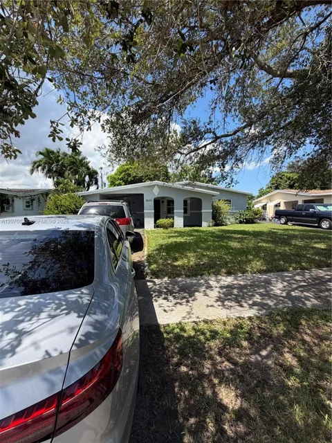 3631 NW 9th St