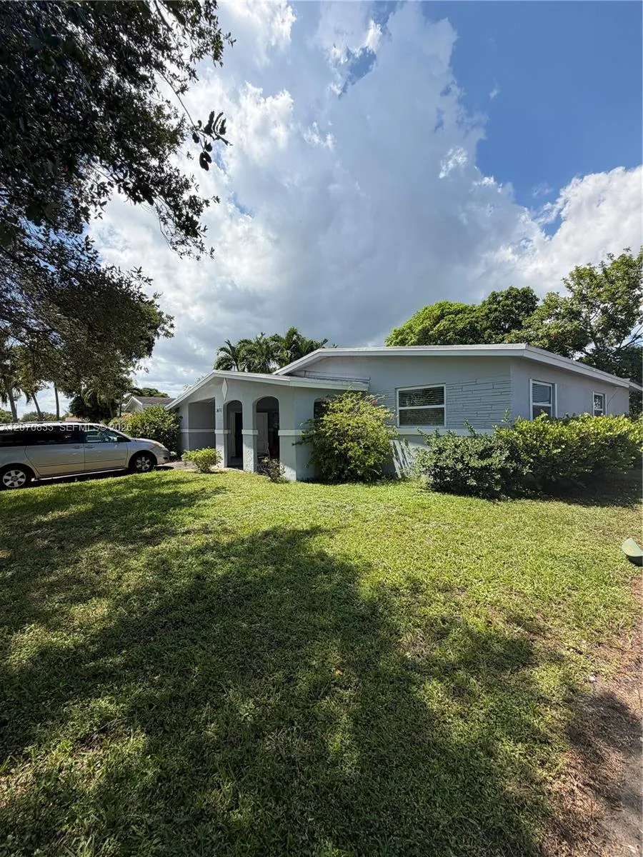 3631 NW 9th St Lauderhill, FL 33311