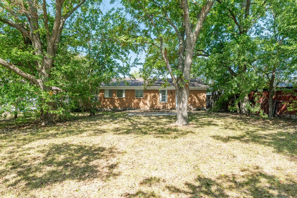 204 S Lillis Lane Denison, TX 75020