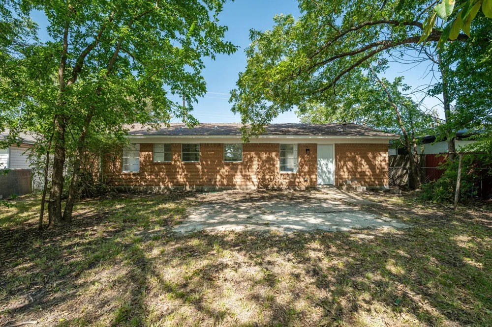 204 S Lillis Lane Denison, TX 75020
