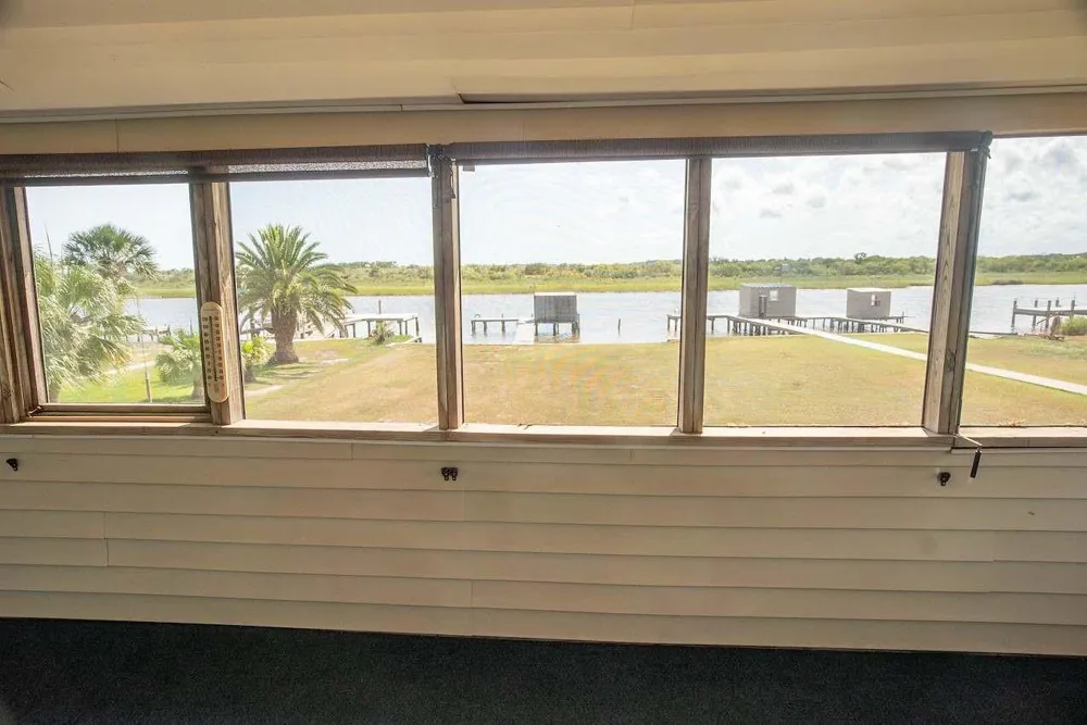 626 Seagull Sargent, TX 77414