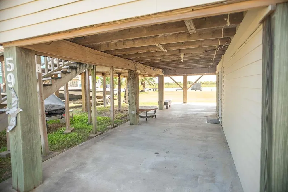 626 Seagull Sargent, TX 77414