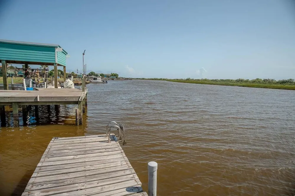 626 Seagull Sargent, TX 77414