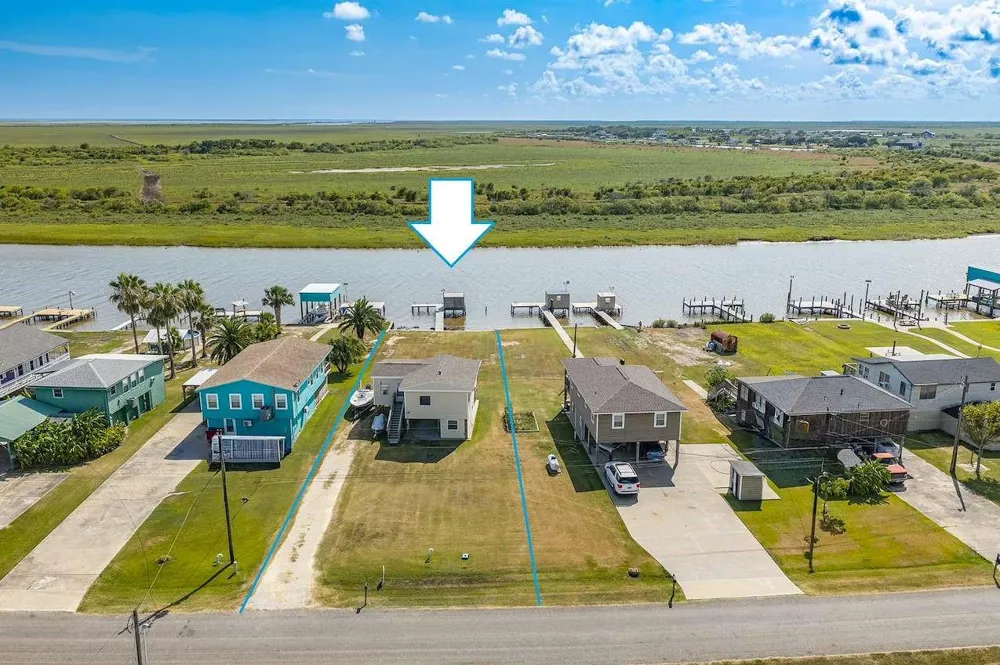 626 Seagull Sargent, TX 77414