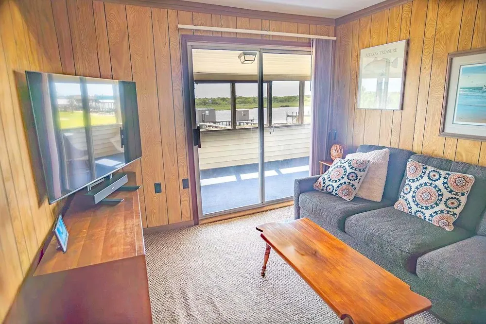 626 Seagull Sargent, TX 77414