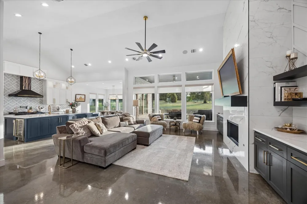 3555 Eli Road Bellville, TX 77418