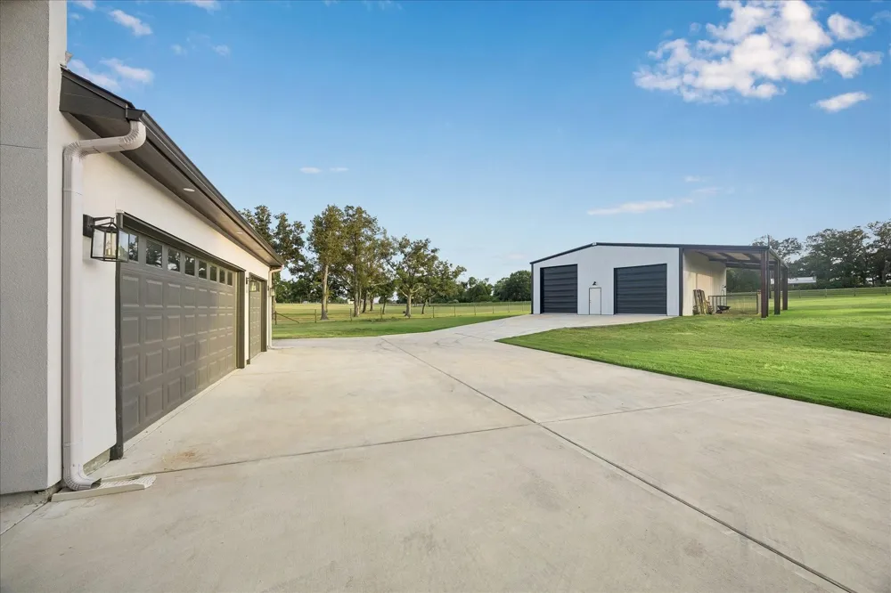 3555 Eli Road Bellville, TX 77418
