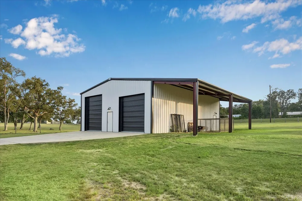 3555 Eli Road Bellville, TX 77418