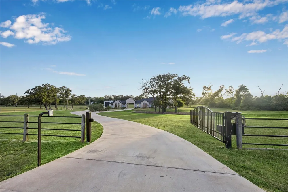 3555 Eli Road Bellville, TX 77418