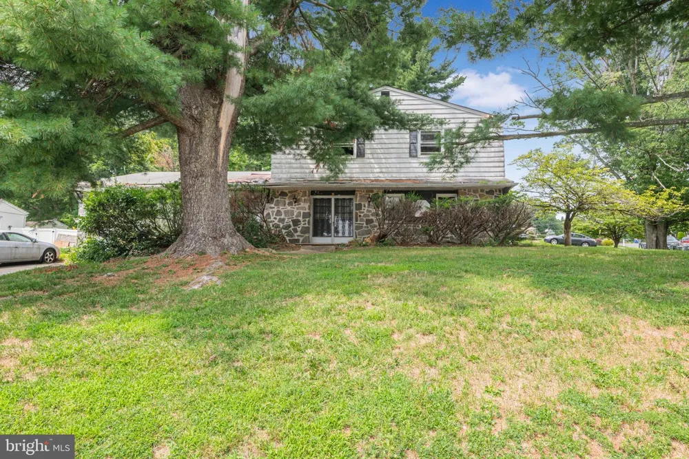 9096 PINE ROAD Philadelphia, PA 19115